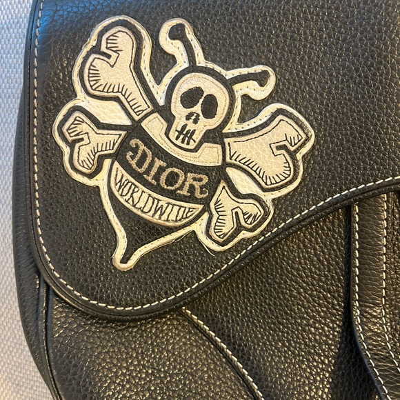 CHRISTIAN DIOR X SHAWN STUSSY Grained Calfskin Bee Saddle Bag Black - Picture 2 of 13